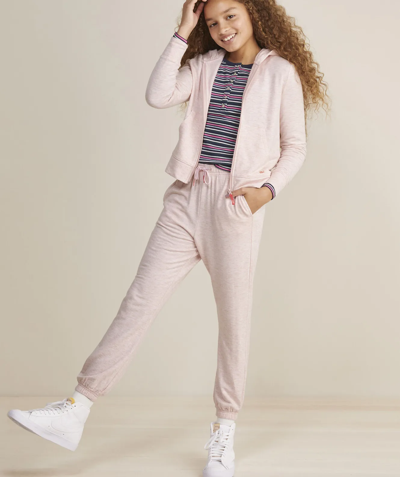 Vineyard Vines Girls' Ruffle Collar Sweatshirt< Sweatshirts & Sweatpants